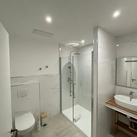 Maison Miqueu Nyaraló *